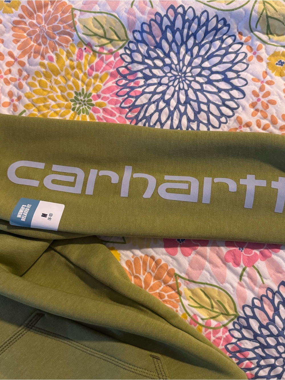 NWT medium WOMENS carhartt sweatshirt - Picture 2 of 5
